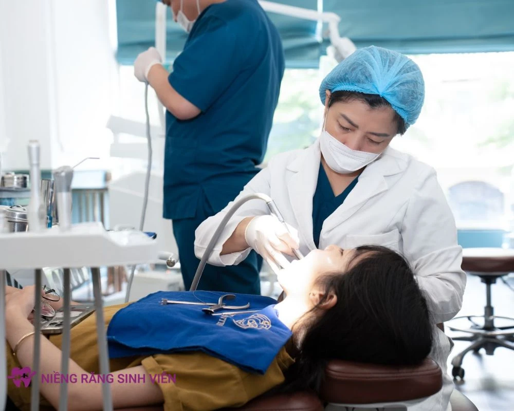 niềng răng mắc cài cánh cam