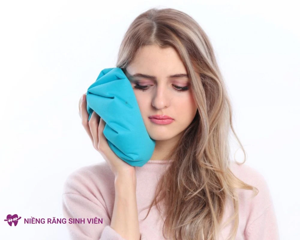 niềng răng trong suốt có đau không