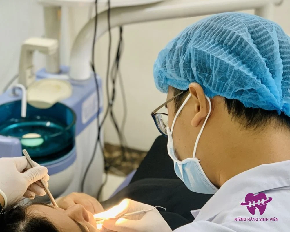 niềng răng trong suốt mất bao lâu