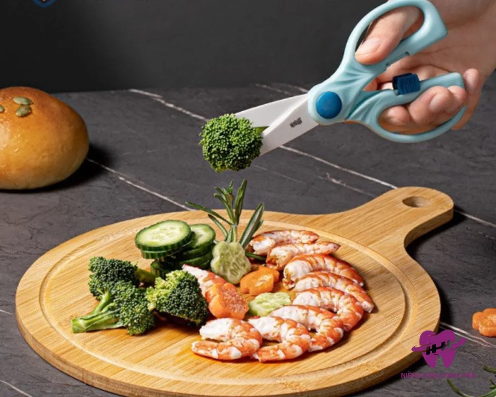 nuốt mắc cài niềng răng có sao không