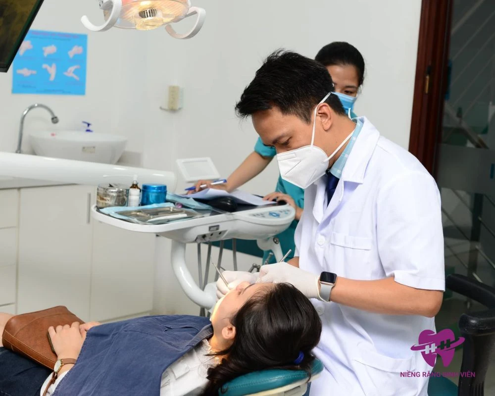 siết răng khi niềng